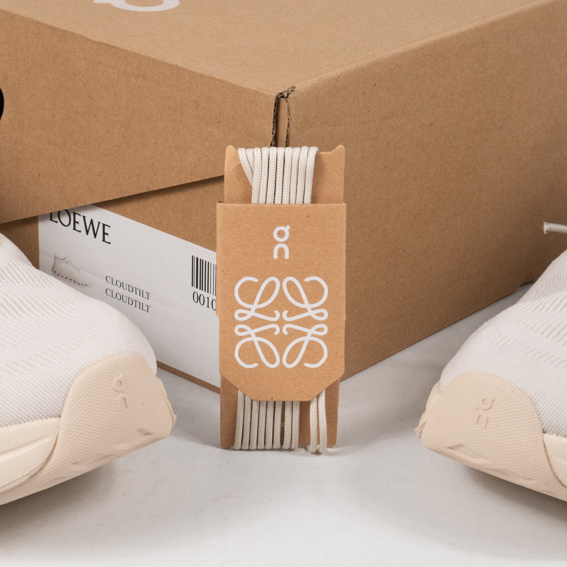 Sepatu On Cloudtilt Running x Loewe Sand Beige Authentic Sneakers - Image 4