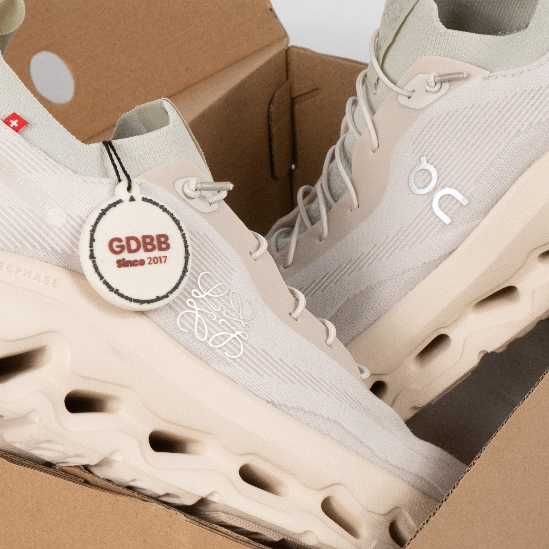 Sepatu On Cloudtilt Running x Loewe Sand Beige Authentic Sneakers - Image 3