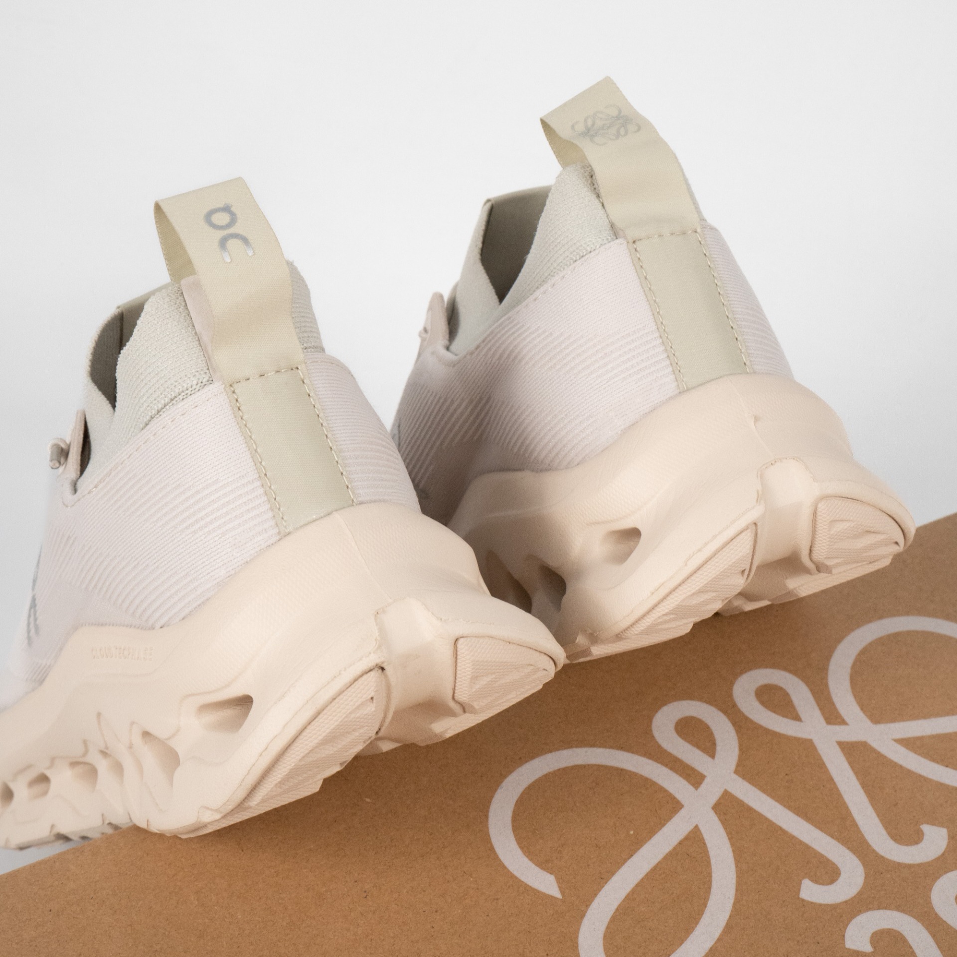 Sepatu On Cloudtilt Running x Loewe Sand Beige Authentic Sneakers - Image 2