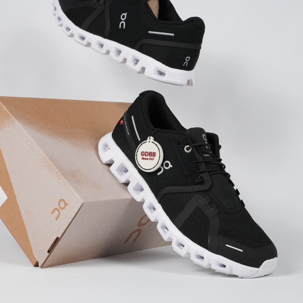 Sepatu On Running On Cloud 5 Coreblack Sneakers Running Authentic - Image 3