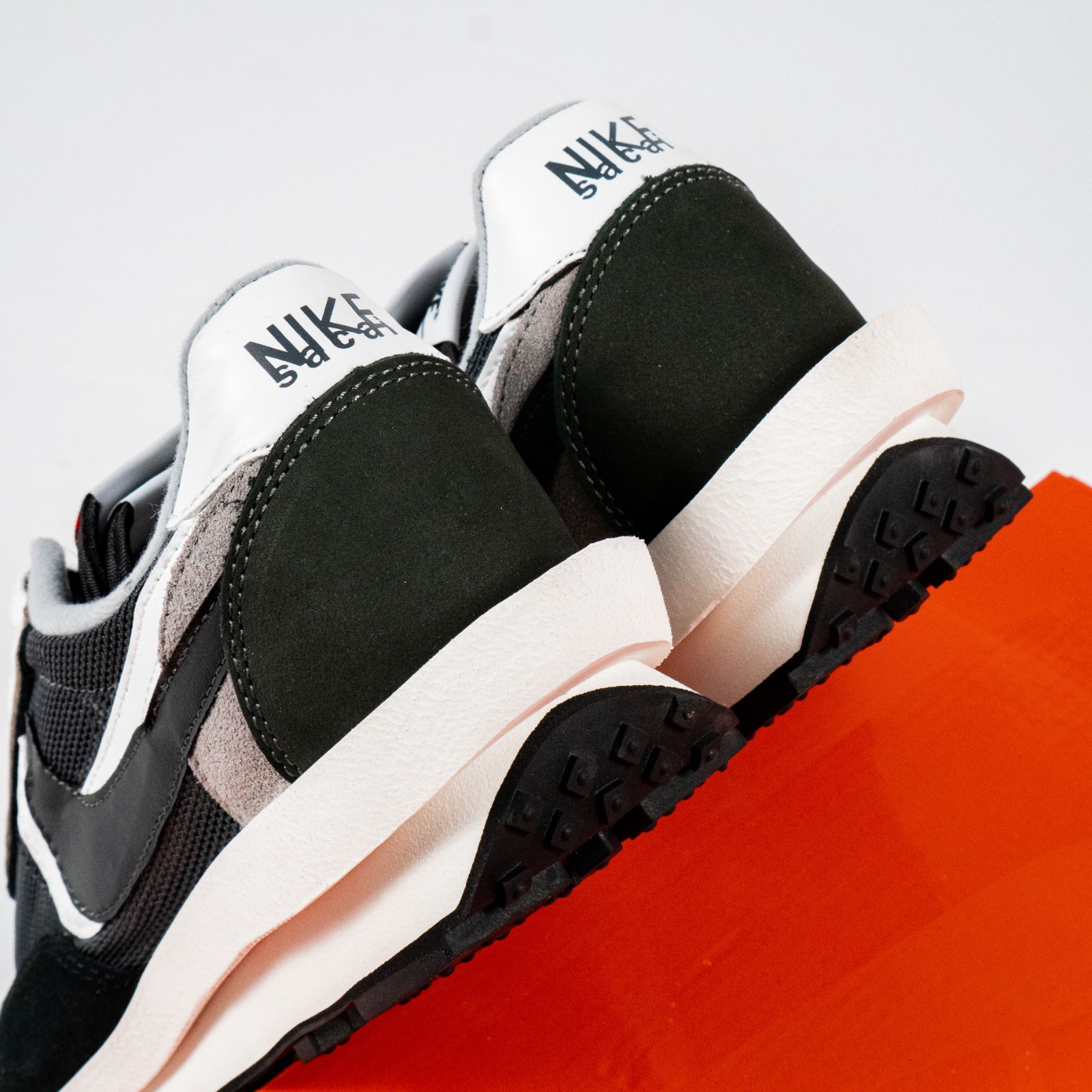 Sepatu Nike Sacai LD Waffle Undercover Black Grey White Sneakers Authentic - Image 3