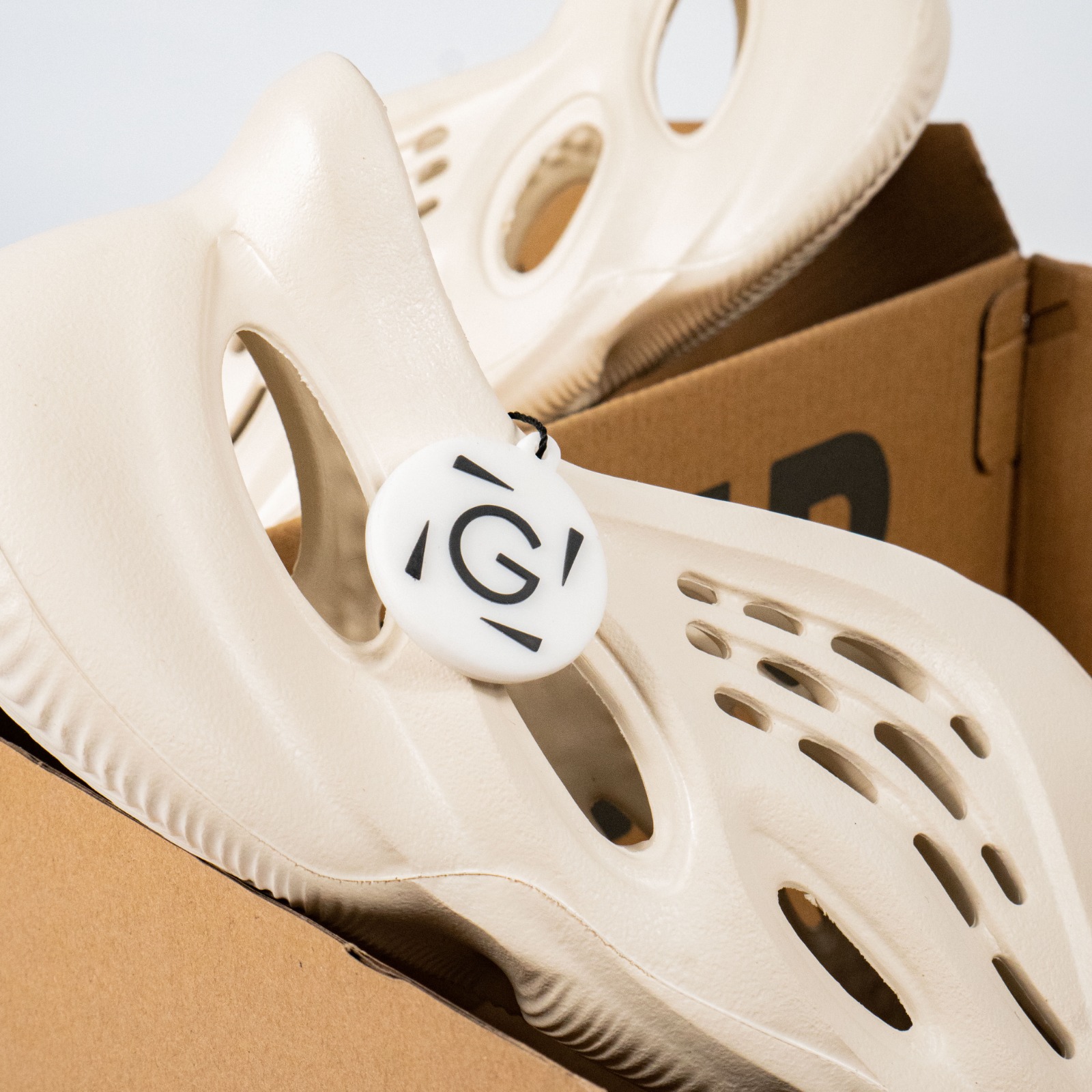 Sendal Adidas Yeezy Foam Runner Ararat Cream Slide Authentic - Image 2