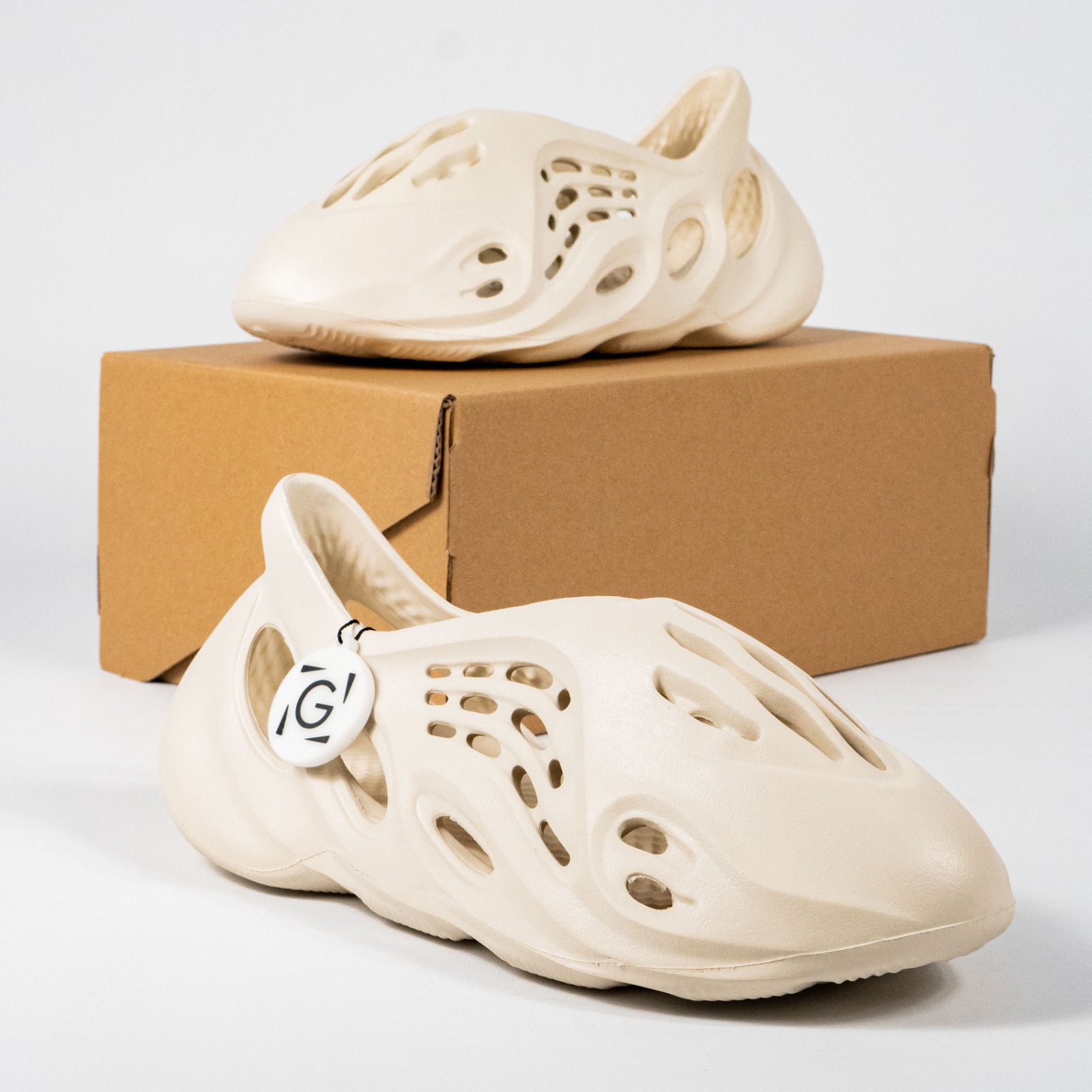 Sendal Adidas Yeezy Foam Runner Ararat Cream Slide Authentic - Image 4