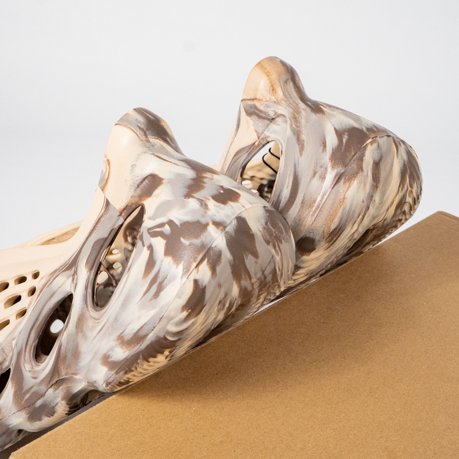 Sendal Adidas Yeezy Foam Runner MX Cream Clay Brown Authentic - Image 3