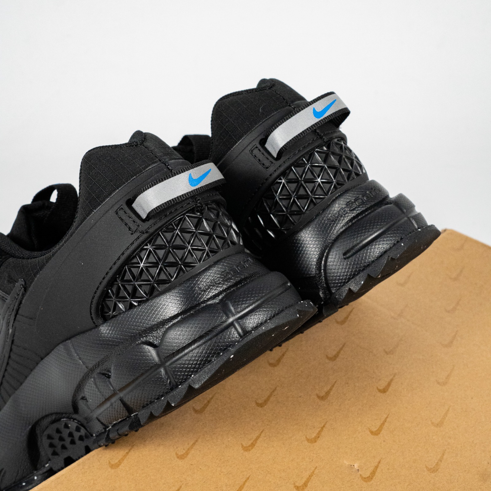 Sepatu Nike Zoom Vomero Roam Black Racer Blue Sneakers Authentic - Image 2