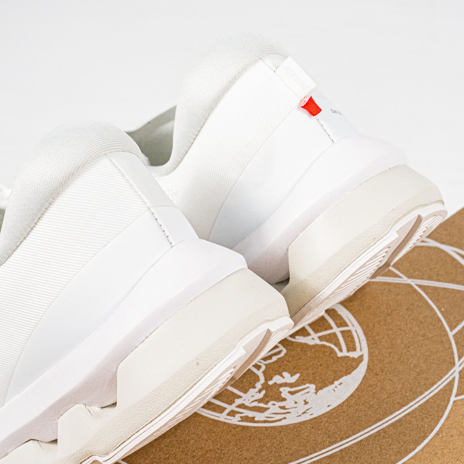 Sepatu Running Cloudzone Kith With Ice Allwhite Sneakers Authentic - Image 2