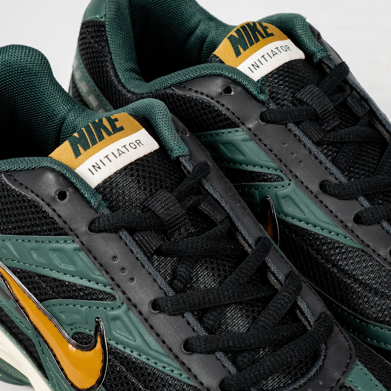 Sepatu Nike Initiator Vintage Green Bronzine Black Sneakers Authentic - Image 4