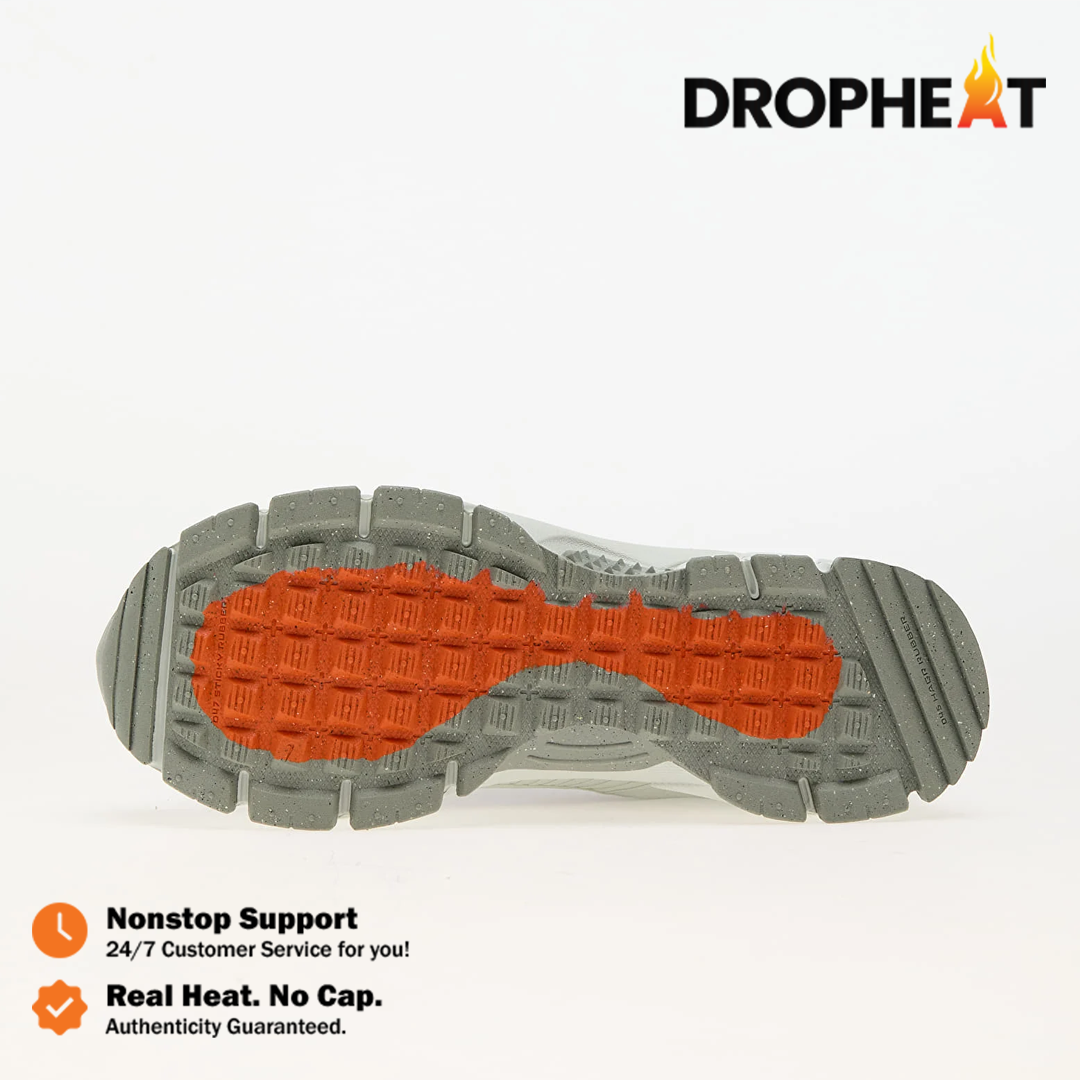 Sepatu Nike Zoom Vomero Roam Black Light Silver Sneakers Authentic - Image 3