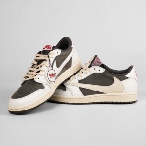 Nike Air Jordan 1 Low  x Travis Scott Reverse Mocha Brown White Authentic