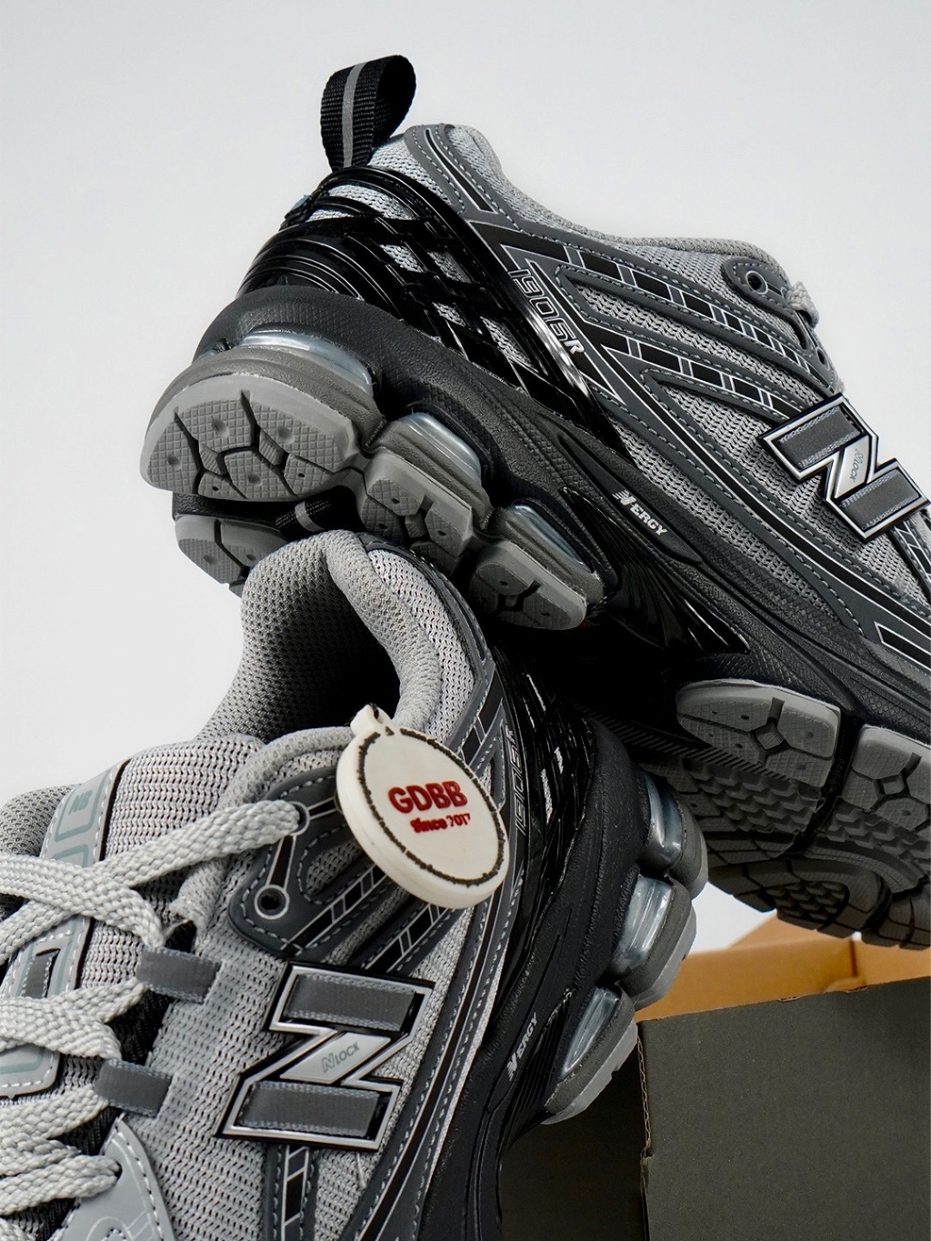 Sepatu New Balance NB 1906R Brighton Grey Black Authentic - Image 4