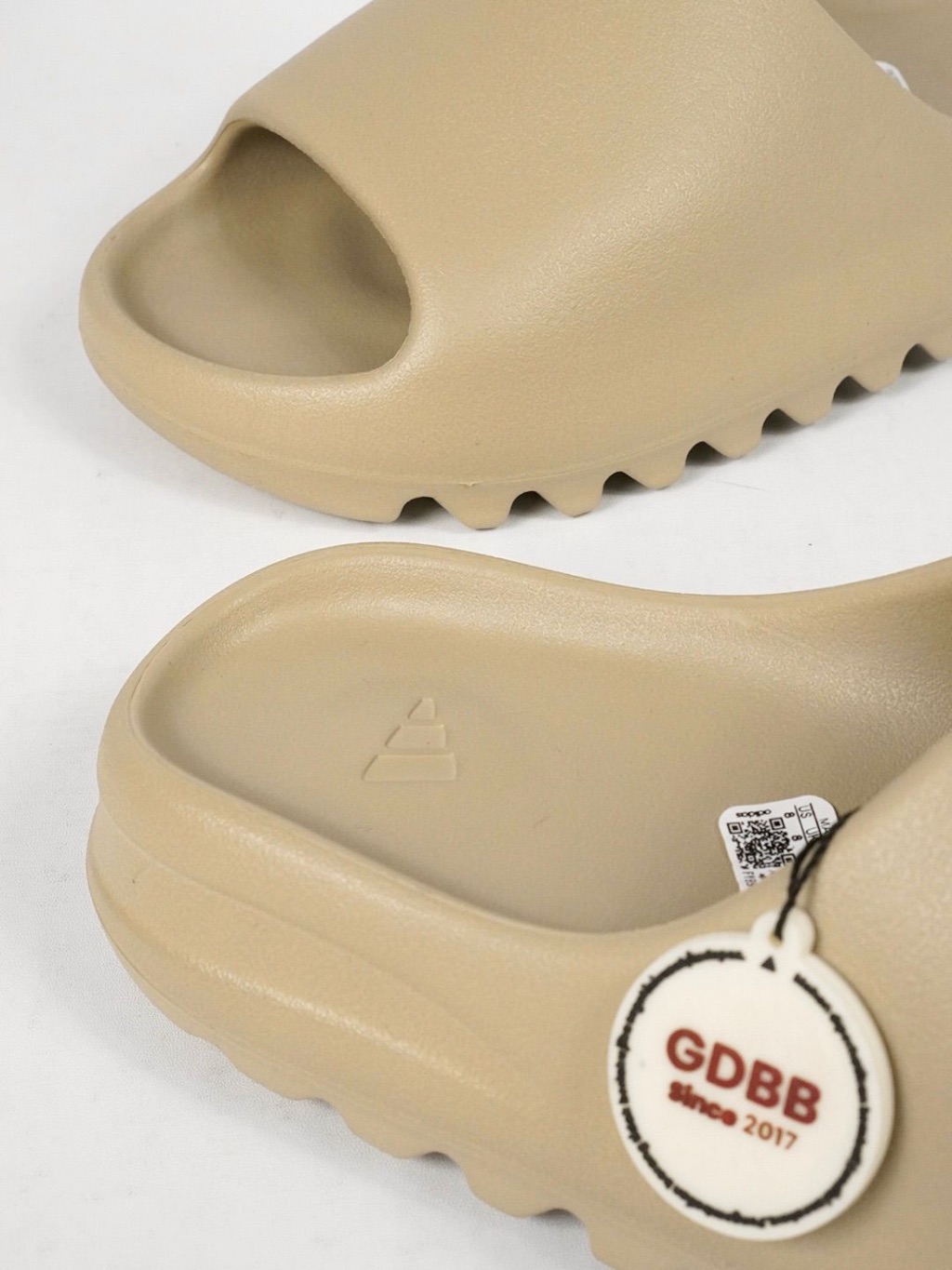 Yeezy Slide Desert Sand White Sand Slides - Image 2