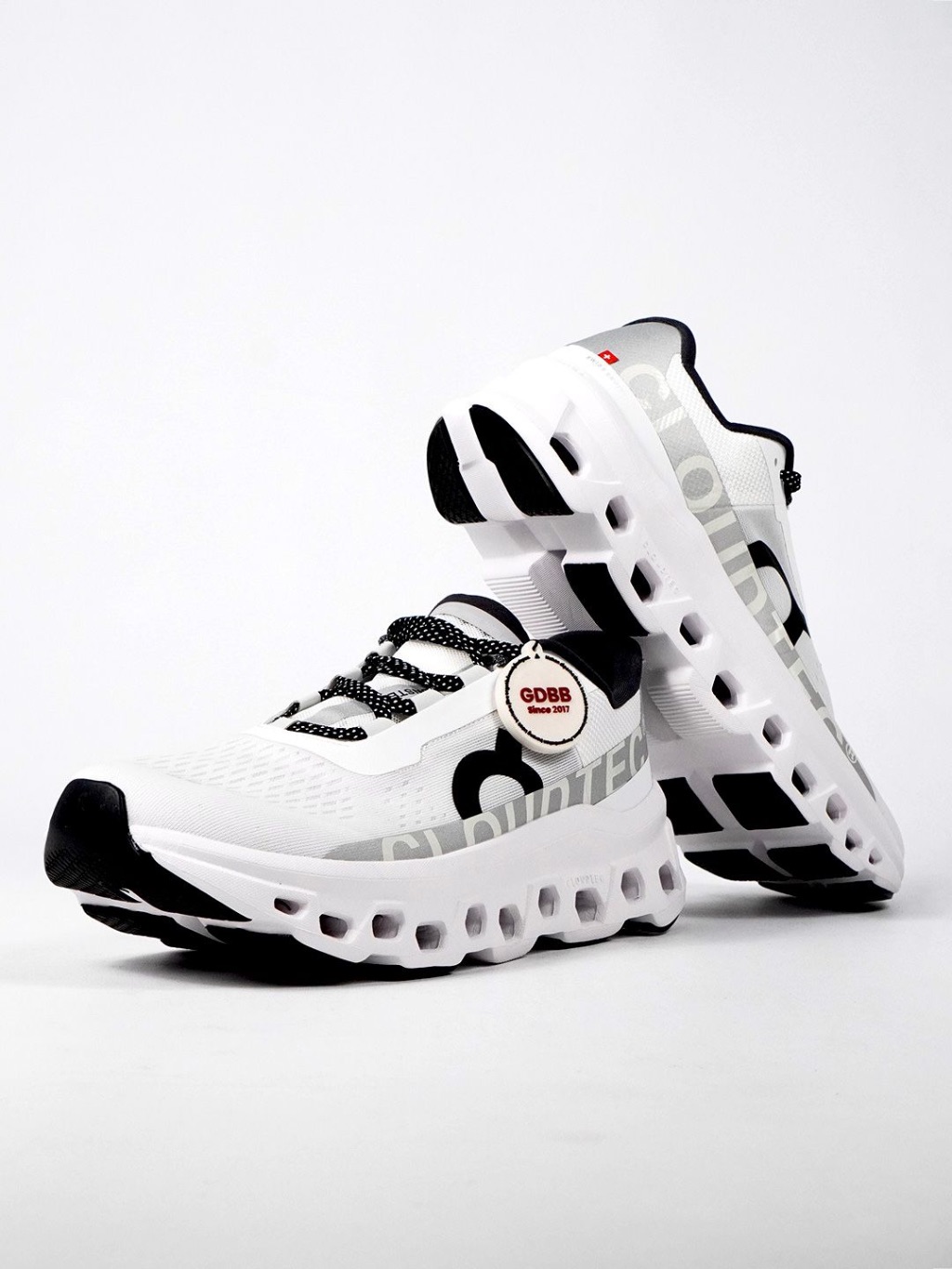 Sepatu Sneakers On Running Cloudmonster Undyed White On Cloudmonster - Image 5
