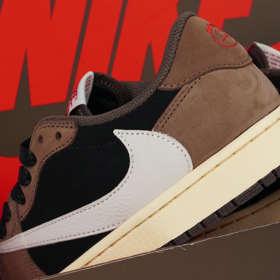 Nike Air Jordan 1 Low OG x Travis Scott Dark Brown Black White authentic - Image 3