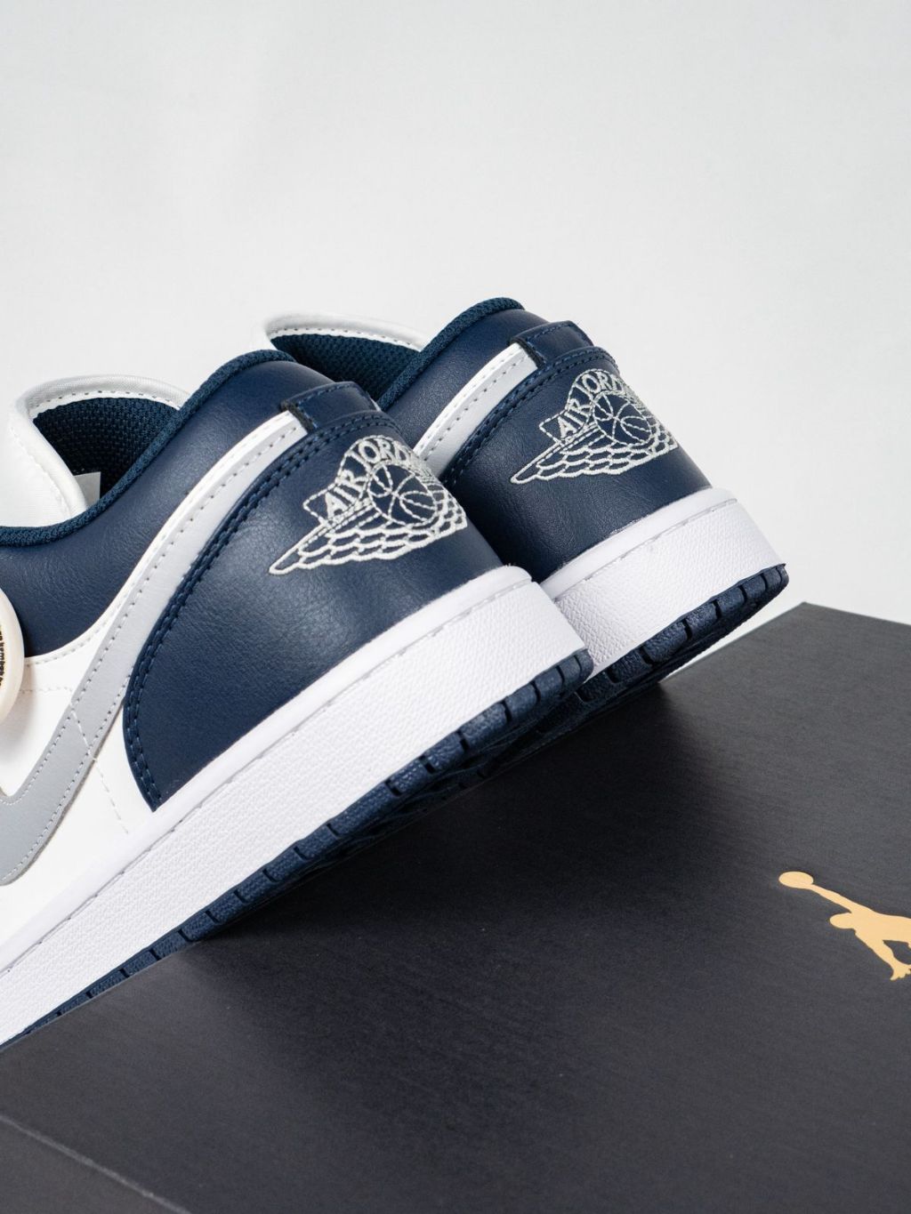Sepatu Nike Air Jordan 1 Low Wolf Grey Midnight Navy Authentic Sneakers - Image 4