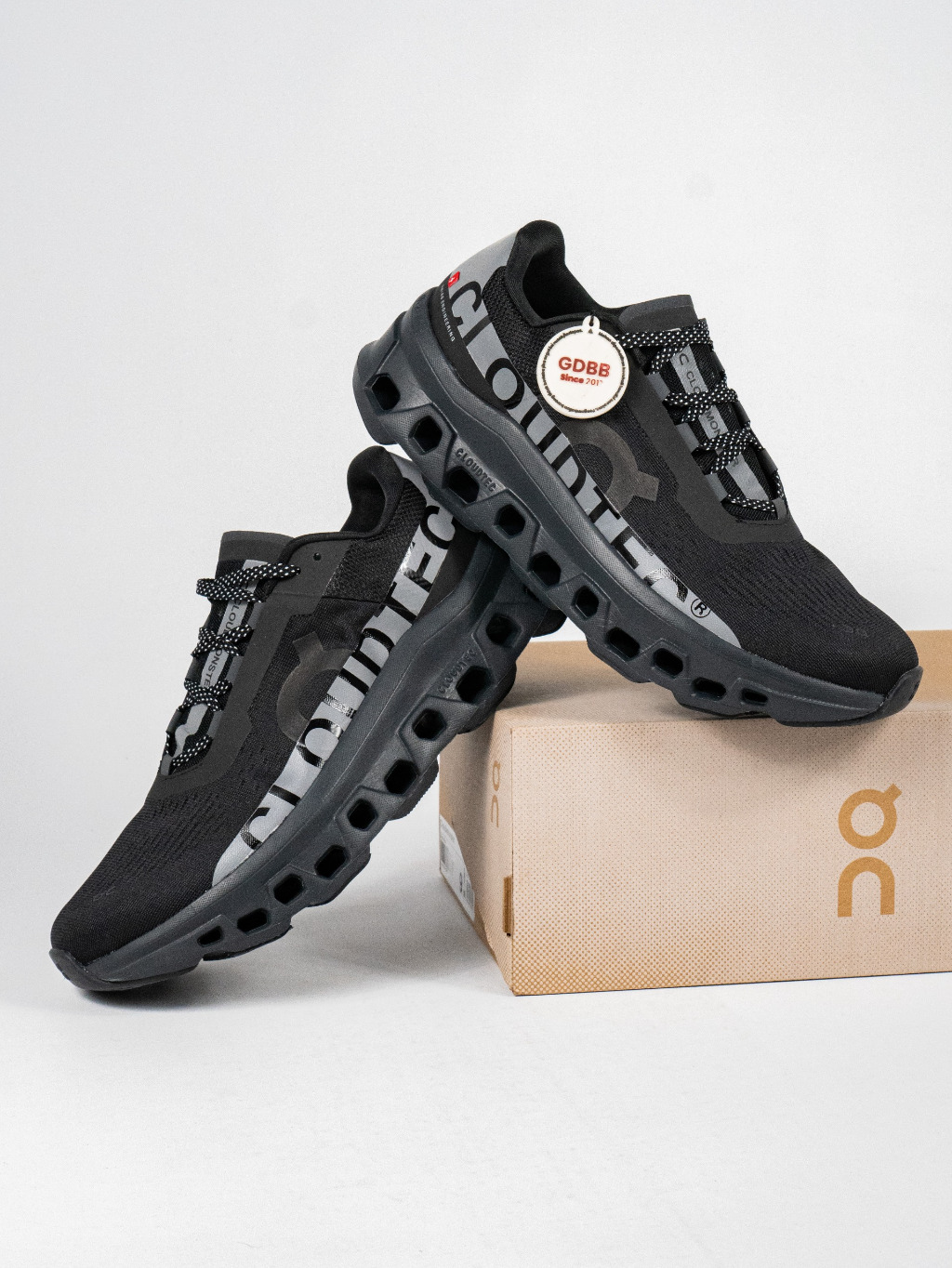 Sepatu Sneakers On Running Cloudmonster Lumos Black Reflective Authentic Sneakers - Image 5