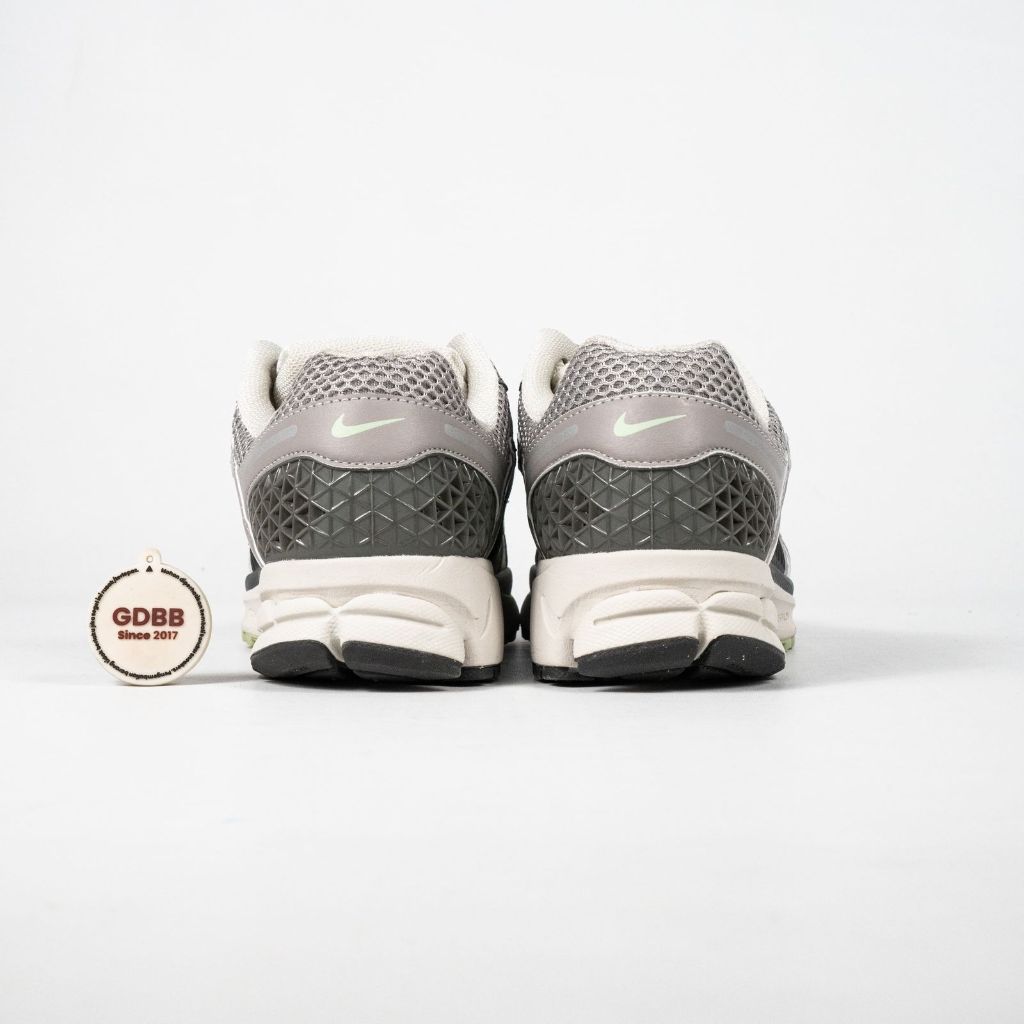 Sepatu Nike Zoom Vomero 5 Cobblestone Grey Sail Sneakers Authentic - Image 4
