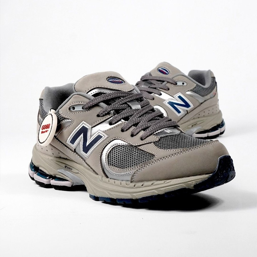 New Balance 2002 R Balance 2002R Light Grey Dark Grey Authentic - Image 2