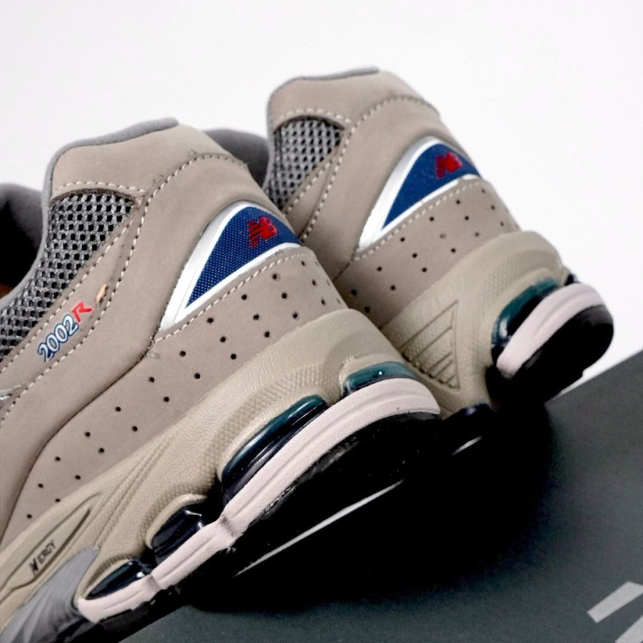 New Balance 2002 R Balance 2002R Light Grey Dark Grey Authentic - Image 4