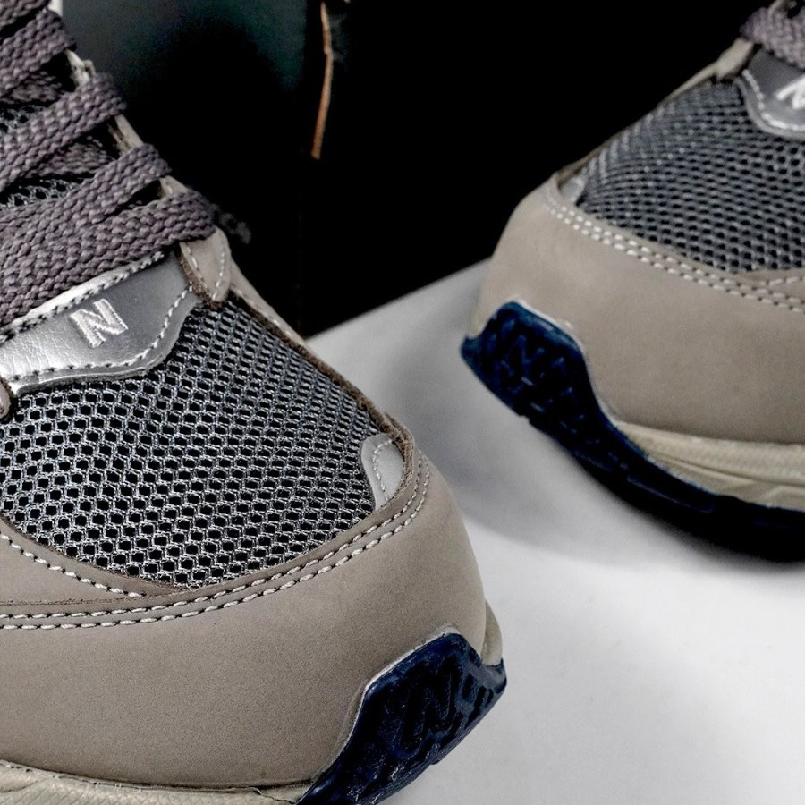 New Balance 2002 R Balance 2002R Light Grey Dark Grey Authentic - Image 3